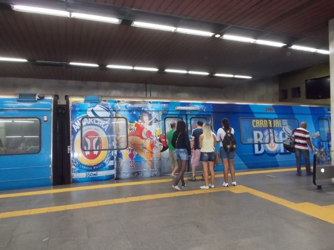 地下鉄に乗って<br /><br />その後、バスにも乗って