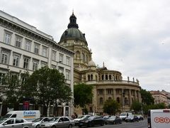 Bajcsy-Zsilinszky útからの聖イシュトヴァーン大聖堂。
