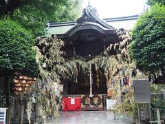 小野照崎神社

パワースポットとして知られる神社で、仁寿2年（852）、上野照崎の地に創建され、寛永年間に現在地に移転。
祭神は小野篁命、菅原道真命。
小野篁（たかむら）は、平安時代、皇族でありながらその生涯を清貧に生きました。際立った才能を持ち、「学問の神様」「芸術の神様」として崇められています。
別名「禁煙神社」とも言われるているのは、映画俳優の渥美清がまだ売れていなかった時に、「大好きなタバコを一生吸いませんので仕事をください」と、この神社に願かけをしたところ、数日後に「男はつらいよ」の主演を獲得したと言う逸話によるものだとか。