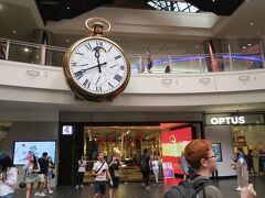 メルボルンセントラル
たくさんのお店が入ったショッピングモールは大きな時計が目印・・
ここでバーゲンブックみたいなことをやっていたので、お土産に絵本を購入。