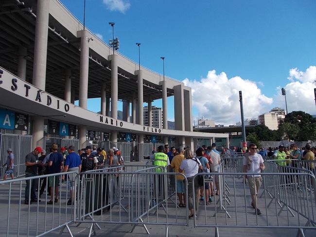 この日は、試合があったのか人が集まっていました