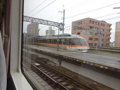 八田駅を通過。
ここでワイドビュー南紀２号とすれ違い。
本来は名古屋駅の直前ですれ違うはずの列車で、向こうは遅れてる。