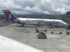 マウイからハワイアン航空にチェックイン時、エクスペディアで購入した航空券では預け入れ荷物代は含まれておらず、1個につき25$支払いました