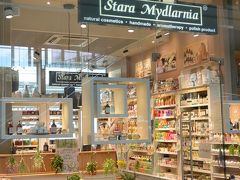 中央駅構内地上階の『Stara Mydlarnia（スタラ ミダルニア）』

こちらのお店は、ポーランド発の手作りナチュラルコスメのお店です。

https://staramydlarnia.pl/en