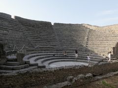 小劇場（オデオン）。

B.C.79年に建設され、演劇や音楽会に利用された。