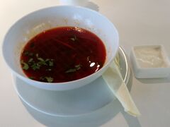 別の店でまたボルシチ。