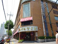 6/24(日)
今日は水原を観光してからソウルへ移動します。ゆっくり起きてから朝昼兼用ご飯を食べに水原名物のカルビの名店へ。佳甫亭というお店です。
