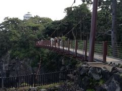 城ケ崎海岸のつり橋へ。結構揺れます。