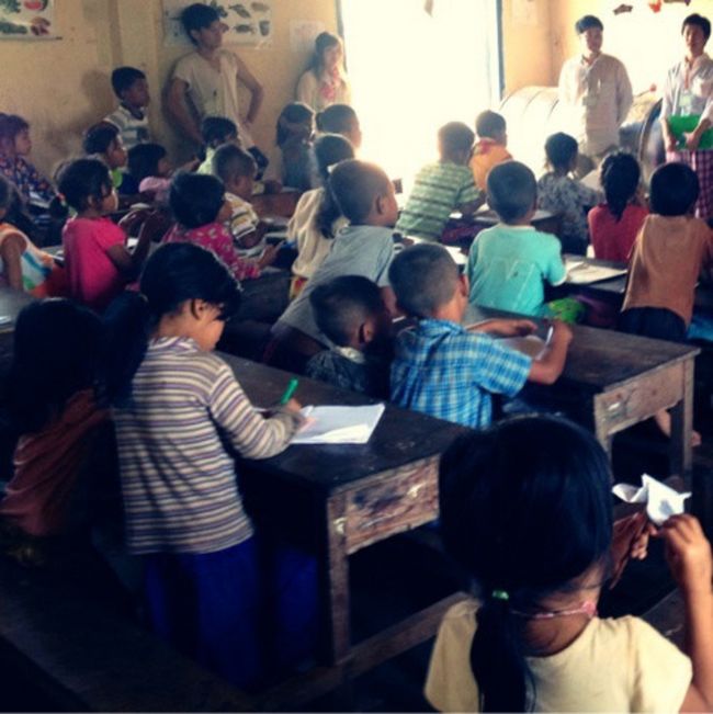 <br />授業中元気良く私の名前を叫んでくれる生徒たちの声がまだ耳に残っています。もちろん"あたしぃー！"と一生懸命手を上げる子供たちの姿も＾＾<br /><br /><br />子供達に将来の夢を聞くと、学校の先生・医者と答える子がほとんどでした。これはおそらく世の中にどんな職があるのかを知らないからです。この村にも学校という教育の場が根付いて、子供達が広い視野を持って、多くの選択肢の中でなりたい自分になっていけることを願っています。<br /><br /><br />ここには書ききれないくらい本当に濃い毎日で、時間的にはあっという間でしたが、一つ一つ振り返ってみるとなんだかすごく長く感じます。<br />本当にたくさんの経験をし、いろんなことを感じ考えさせられた8日間でした。