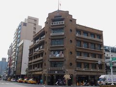 お次は林百貨店へ。

日本統治時代の1932年に台湾南部初の百貨店として開業したそうです。
当時の経営者は山口県出身の林方一。
