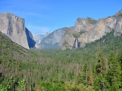 Tunnel View （トンネル・ビュー）　
グレーシャーポイントに負けず劣らず有名な場所

氷河で削られたＵ字谷がよく分かる
右手にはその名も美しいブライダルベール滝が虹を輝かせて風に舞っている

左手には世界最大の一枚岩、エルキャピタンの雄姿が目に入る
