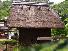 昼間の時間に仲間と昼食を
その際に、Amar - アマルさん達とご一緒しました。