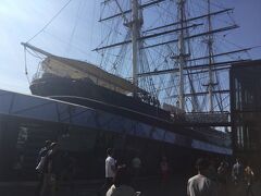 テムズ川に近くなってきました。
カティ サーク号　帆船が展示されていました。
帆船ではお大きな船です。