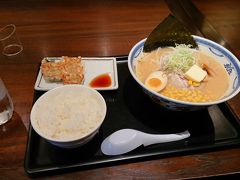 すすきのから新千歳空港迄バスで向い到着後早速朝食のバターラーメン餃子セットです