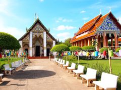 大きな道路を挟んだWat Phu Minの斜め向かいに建つのがWat Phra That Chiang Kham Worawiharn。1406年に建立された、こちらも歴史ある寺院。