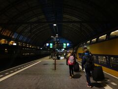 アムステルダム中央駅に到着。