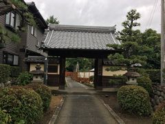 犬山城の裏門を移築したという常満寺山門。