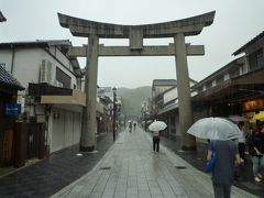 太宰府天満宮への参道です。徐々に雨が強くなり始めました。