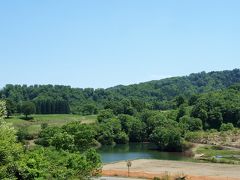 　大厳寺高原からの景色は初夏を感じさせてくれる清々しさを感じました。

*〈資料〉

大厳寺高原（だいごんじこうげん）

天水山の中腹、標高700メートルに位置する大厳寺高原。
 緑あふれる高原には牧場や池があり、野鳥が声が響きわたります。
 紅葉の季節は目を見張るほどの紅や黄色の美しさ。

キャンプ施設は、爽やかな草原が広がりコテージ設備やレンタルも豊富。
 初心者の方からベテランキャンパーまで、お好みのスタイルでアウトドアをお楽しみいただけます。
 池でのSUPやカヌー、サイクリングなど日帰りで利用できるアクティビティーも多数ご用意。

遊んだあとのお腹を満たしてくれるレストランもございます。
