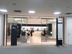 成田では乗り換えの時間が少なくてラウンジは無理？？
やっぱりラウンジも楽しみの一つ

ちょうど搭乗ゲートのすぐ下がラウンジで少しだけ立ち寄っちゃいました