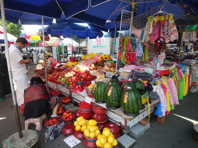 韓国のスイカって、なんで丸くないのか不思議。