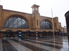 すぐお隣のキングスクロス（King's Cross）駅。

