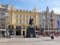 イェラチッチ総督広場の総督騎馬像。旧市街の中心です。