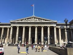 Trapics 36人のロンドン市内ツアーの最初は大英博物館です。
ビッグベンの北4km付近にあります。