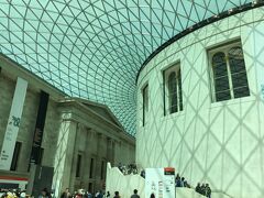 約1時間半のガイド付きの案内でぐるっと回って
疲れたところでトイレと大英博物館 ミュージアムショップ で休憩。