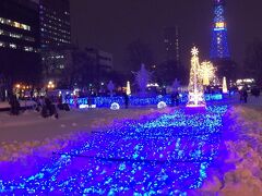 ホテルに荷物を置いたら夕飯
いつものすすきのの居酒屋へ
途中の大通公園