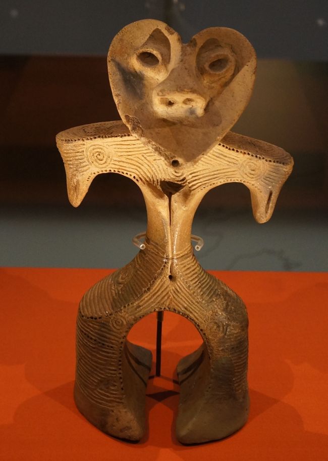 「ハート形土偶」 群馬県東吾妻町郷原出土・縄文時代後期（前2000～前1000）<br />※以前、常設展で撮った写真（本展示会での撮影は不可）<br />