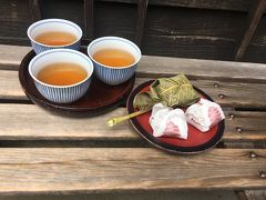 澤田屋さんで栗きんとんと朴葉巻きを購入。
軒先で頂くと冷たいお茶を振舞っていただきました。
うまかったー！