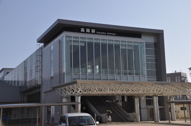 　今回は最寄り駅のひとつ高岡駅から出発します。