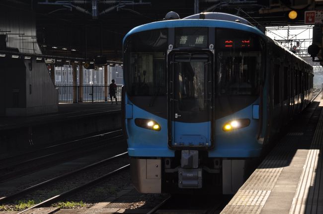 　金沢行きが到着しました。<br />　ＩＲいしかわ鉄道車両です。