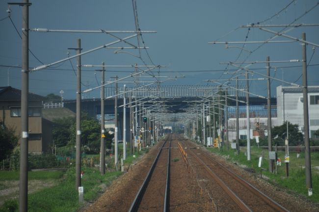 　直線区間を走ります。<br />　旧北陸本線だけあって線路状態は良好です。<br />　約110km出ていました。<br />　金沢-富山間59.4kmを各駅停車でも60分前後で走りますので、表定速度も60km前後となっています。<br />　なお、快速だと最速44分で走ります。表定速度81km、関西の新快速並みのスピードです。