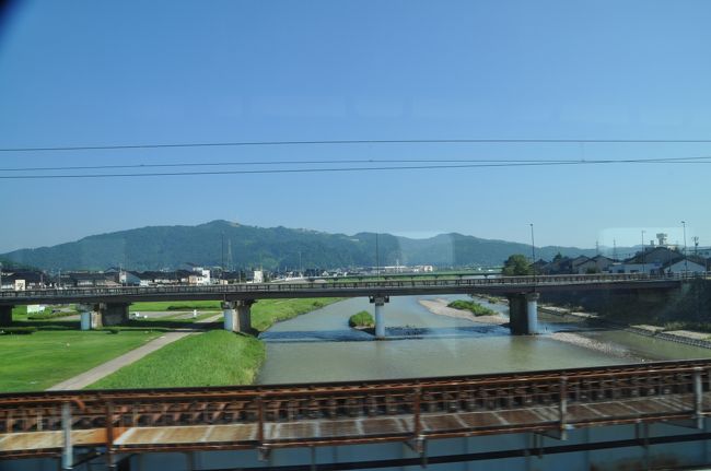 　小矢部川、先にはアウトレットモールがあります。