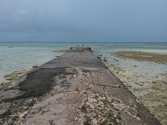 カイジ浜→コンドイビーチ→西桟橋と回る。
空はずっとどんより。
時折雨が降るので一眼での撮影はあきらめてスマホで撮影。
皆濡れながら自転車で回ってました。
