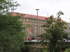 ~~ここからは、旅程を~~
【Nuremberg】ニュルンベルク・ドイツ

船会社指定のホテルに前泊するか、
指定の時間迄空港へ　行くと　船会社にピックアップして貰える
勿論　自力でも（笑）
16:30迄が　乗船厳守だった

私たちは、指定のホテル
"ル･メリディアンホテル ニュルンベルグ"に　前泊

駅前・クラフト村前で　アクセスはいいけど・・
昔の5つ☆と言う感じ
ミネラルウォーターすら高くて、駅構内の　QBBラウンジへ
一息つきにいった。
その日の1等チケットを見せたら、ラウンジは　いつでも利用可能だったみたい


