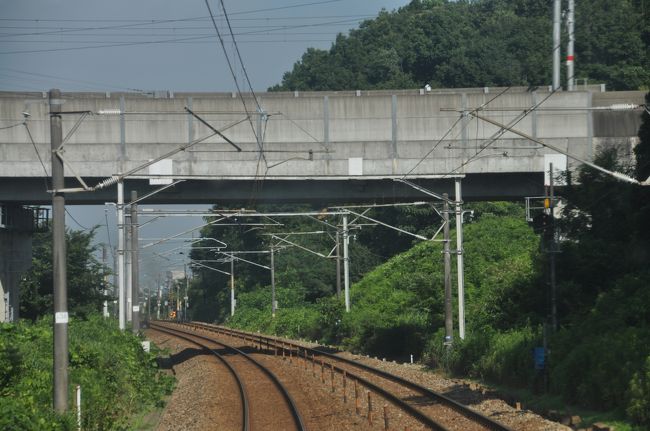 　北陸新幹線と交差します。<br />　この少し前に新幹線も見えました。<br />　「つるぎ707号」だったかと思います。
