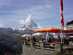 　部屋に荷物を置いてから、Sunnegga Expressに
乗ってSunnegga Paradiseへ行きます。
地下トンネルを走るExpressで、たった3分。

さっきは雲がなかったのに、いつの間にか山頂に
雲がかかってしまって残念。