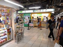 工事の続く阪神電車梅田駅にやってきました。大阪のソウルフード「ミックスジュース」です。ここもなくなるとか言われています。