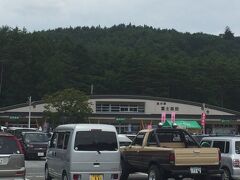 柿田川湧水群を後にして車で約1時間半、次の目的地に到着しました。

山梨県富士吉田市にある「道の駅富士吉田」です。