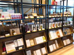 オリーブオイルってこんなにたくさんの種類(フレイバー)があるんだ!ってビックリするような品揃えです。　