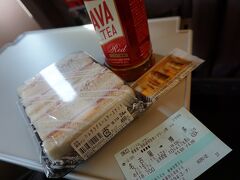 たまには長いタイトルをつけてみました（笑）

7月14日
午後の新幹線で名古屋から博多へ向かいます！

遅めの軽めの昼ごはんをいただきます。
このサンドイッチを2人でシェアしました。