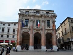 一角にはヴェネツィア共和国総督官邸