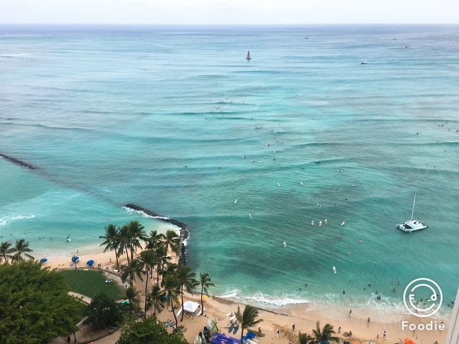 ラナイからの眺め①<br />ワイキキビーチがどこまでも広がっています！テンションあがります！<br />