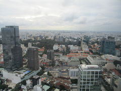 高い所好きなのでサイゴンスカイデッキへ。200000ドンとベトナム価格にしては高い。49階からの景色。