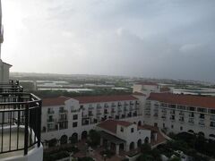 ７月１０日午前７時。ホテル日航アリビラのラナイ（テラス）からの定点写真。