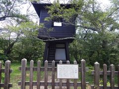 　太鼓櫓があったが、
　これは、明治以後にどこかの山から持って来て、町に時を知らせるために使ったようです。