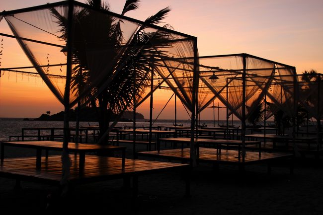 ☆Morning Glow of Sunrise Beach , Andaman Resort @ Koh Lipe Thai<br /><br />もう何度もご覧いただいているので<br />詳細は割愛させていただきます(^_^;)。